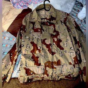 XL desert camo jacket authentic military issue from desert storm